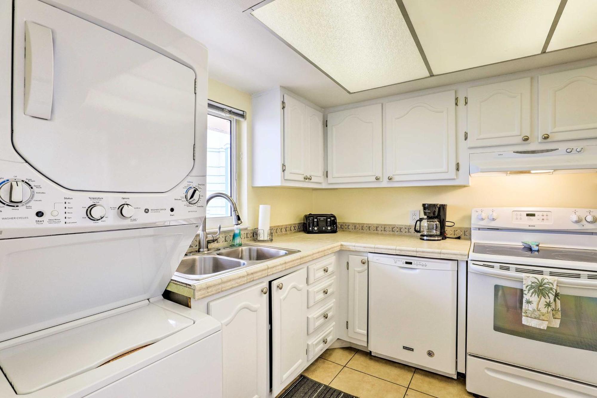 Oceanfront Cocoa Beach Condo With View Walk To Pier Exteriör bild